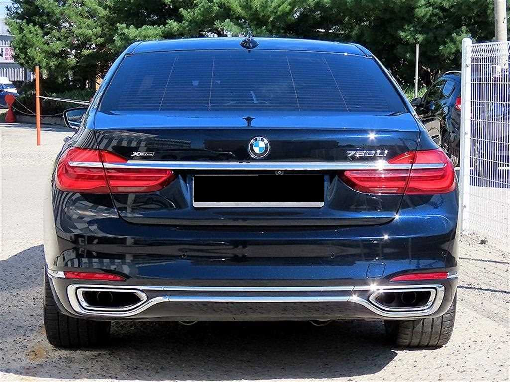 BMW 7-Series — photo 04