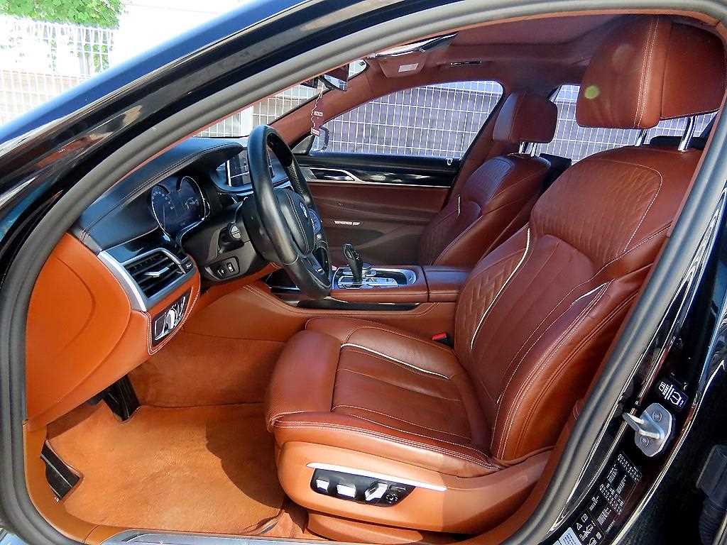 BMW 7-Series — photo 05