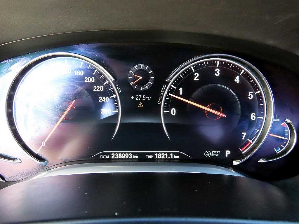 BMW 7-Series — photo 09