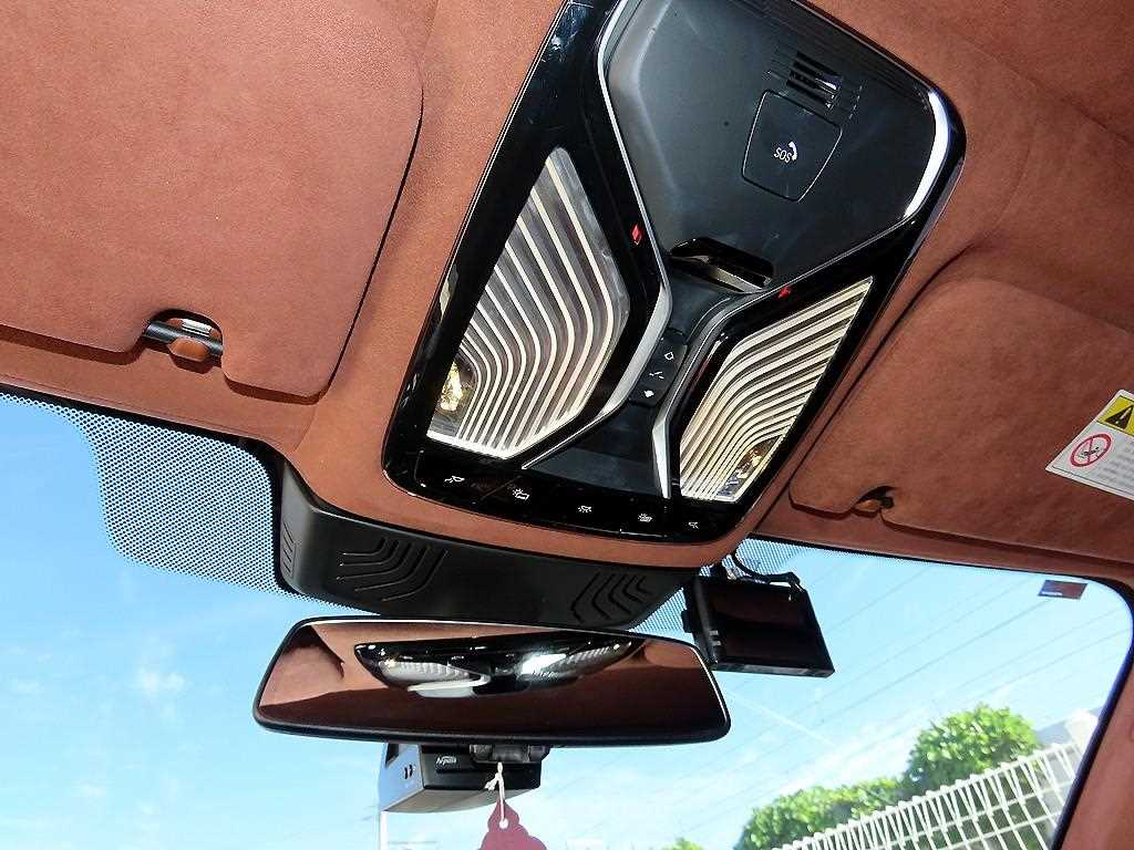 BMW 7-Series — photo 15