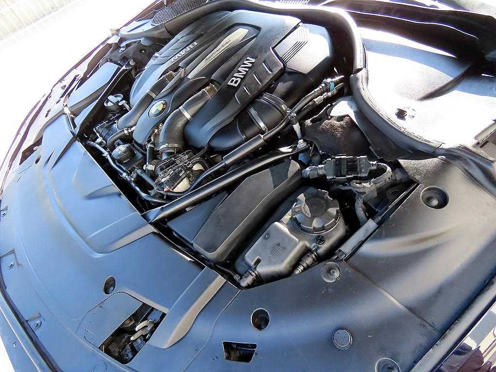 BMW 7-Series — photo 19