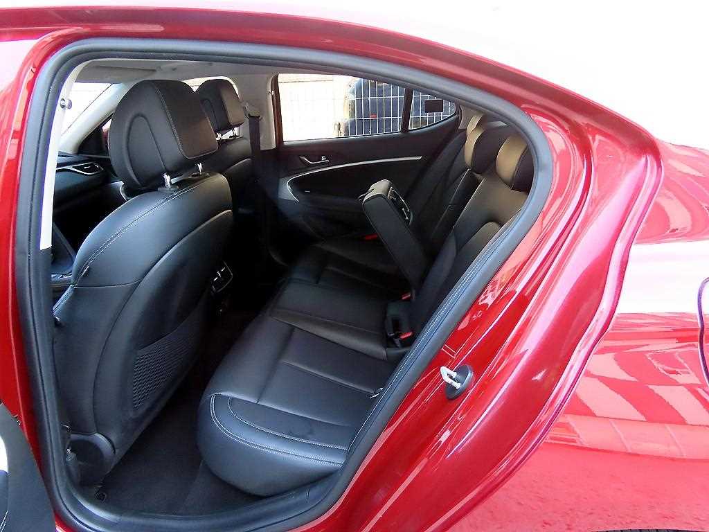 Genesis G70 — photo 06