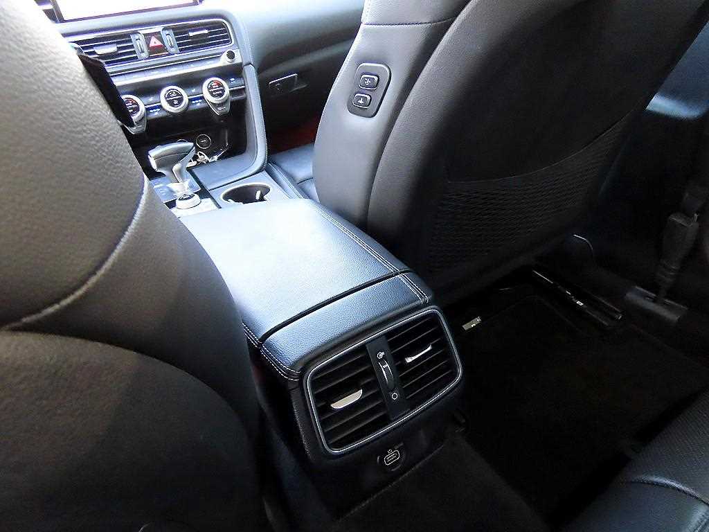 Genesis G70 — photo 17