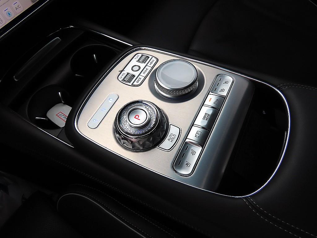 Genesis G90 — photo 10