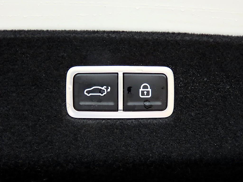 Genesis G90 — photo 16