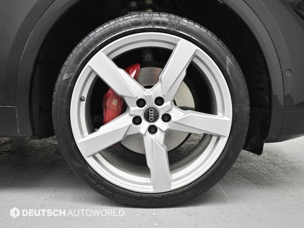 Audi SQ5 — photo 05