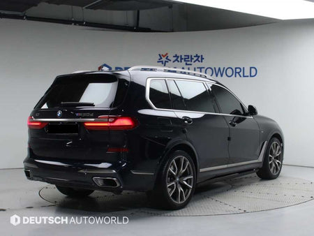 BMW X7 — photo 02
