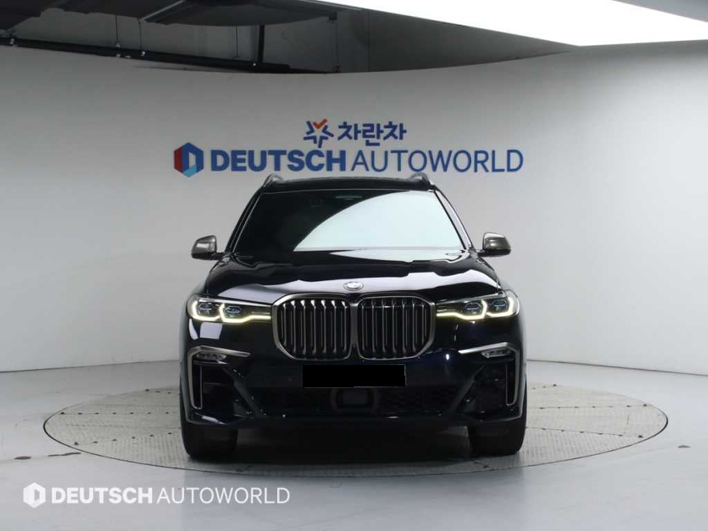 BMW X7 — photo 03