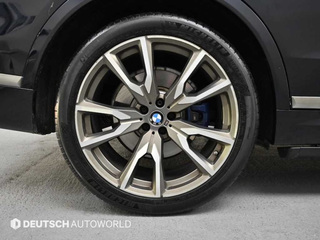 BMW X7 — photo 05