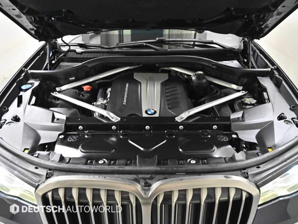 BMW X7 — photo 06