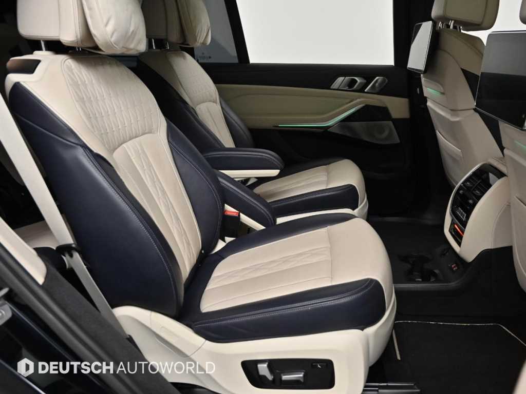 BMW X7 — photo 12