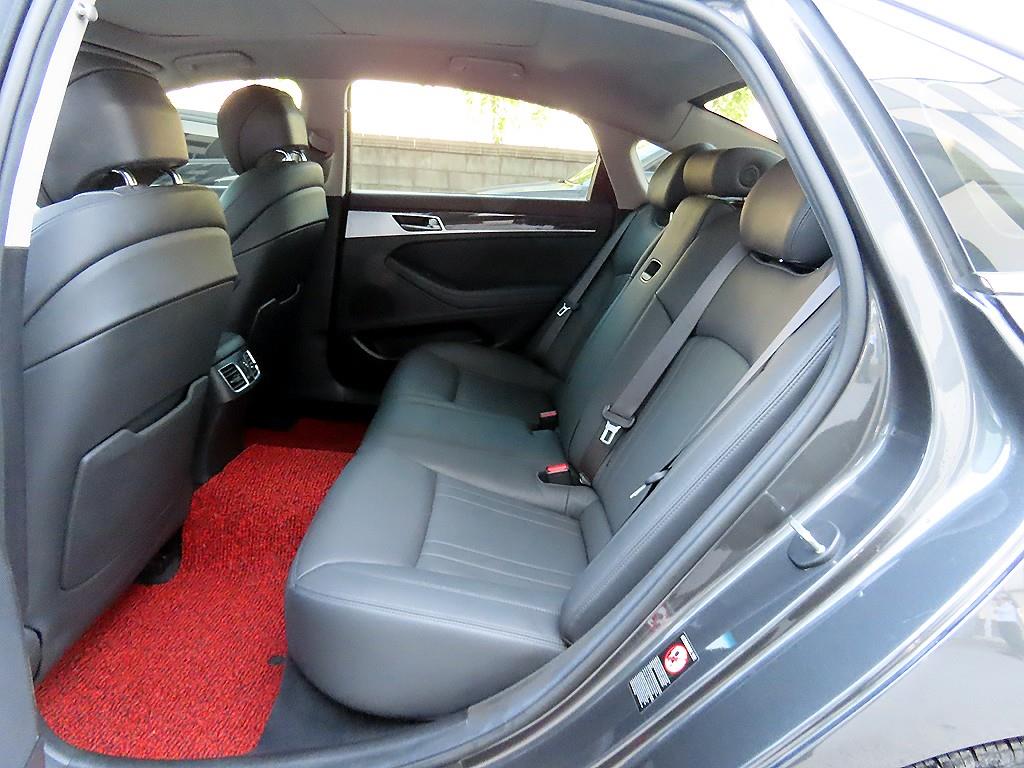 Genesis G80 — photo 06