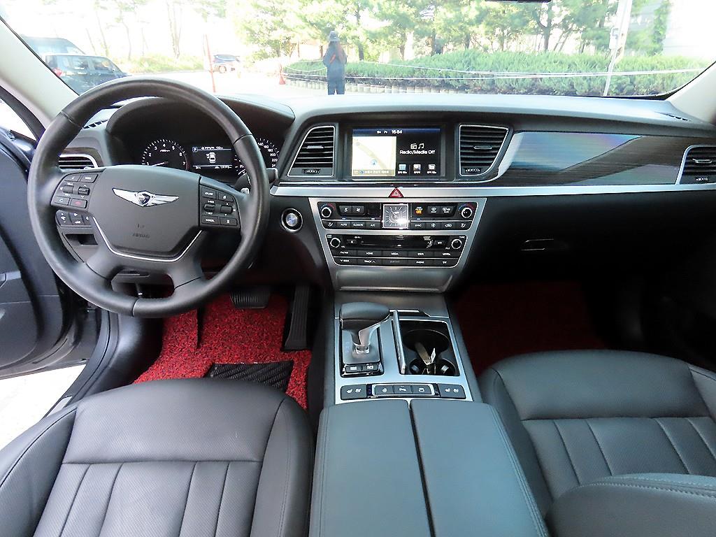 Genesis G80 — photo 07