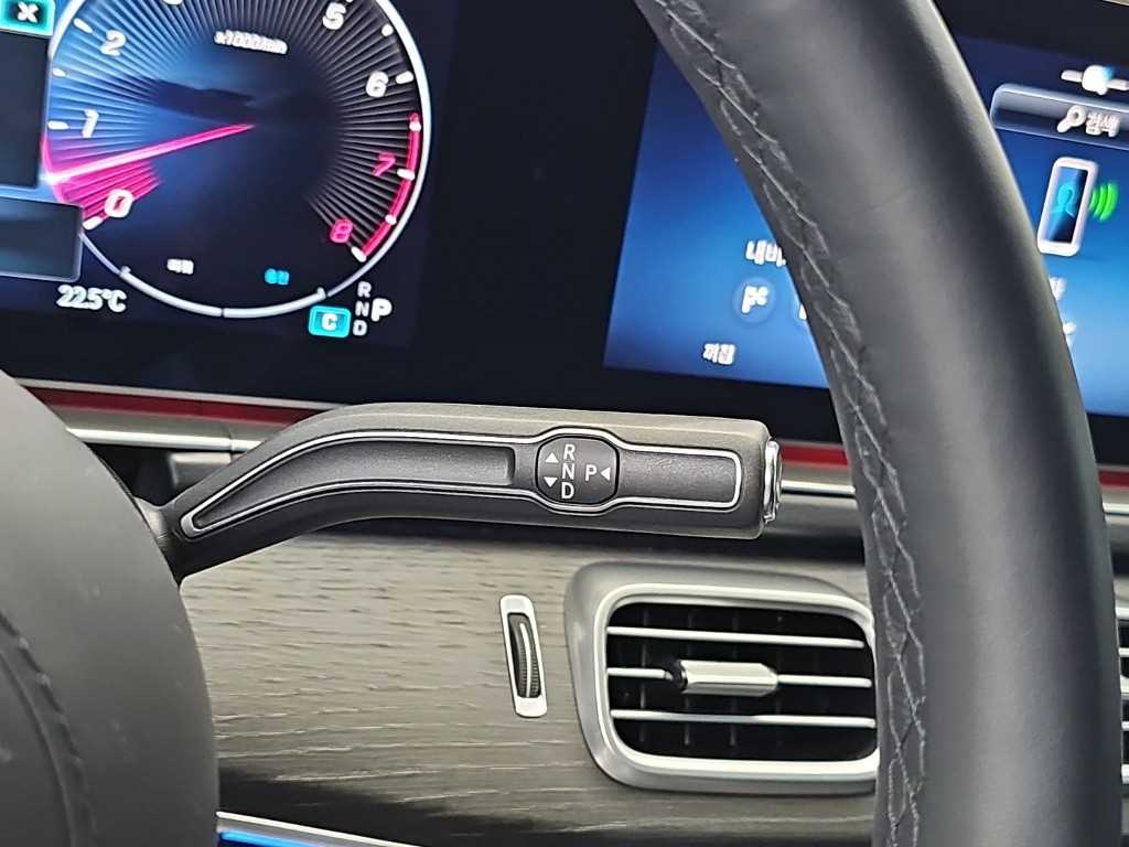Mercedes-Benz GLS-Class — photo 08