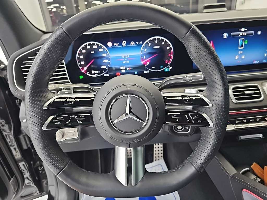 Mercedes-Benz GLS-Class — photo 09