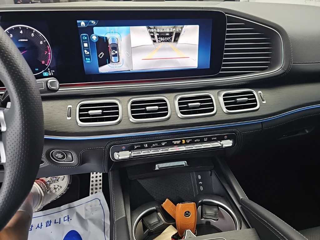Mercedes-Benz GLS-Class — photo 10