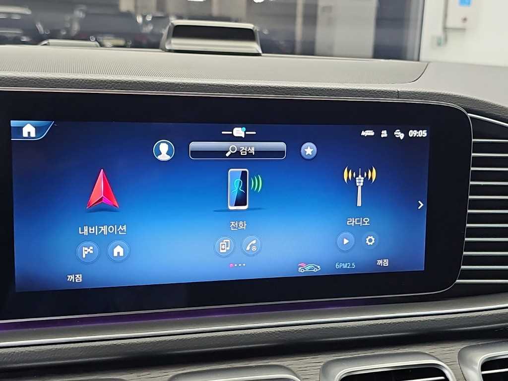 Mercedes-Benz GLS-Class — photo 15