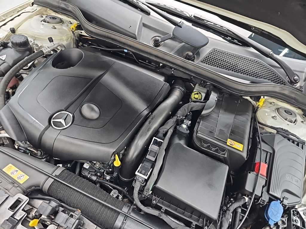 Mercedes-Benz GLA-Class — photo 05