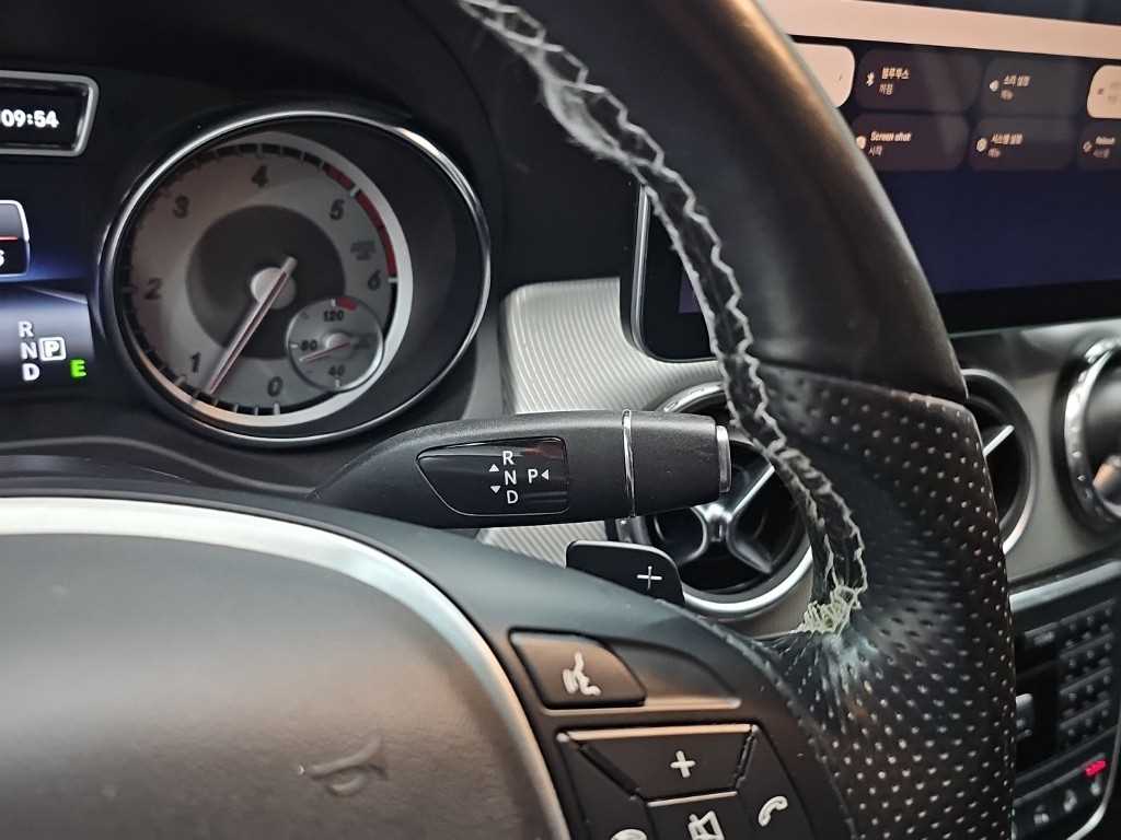 Mercedes-Benz GLA-Class — photo 08
