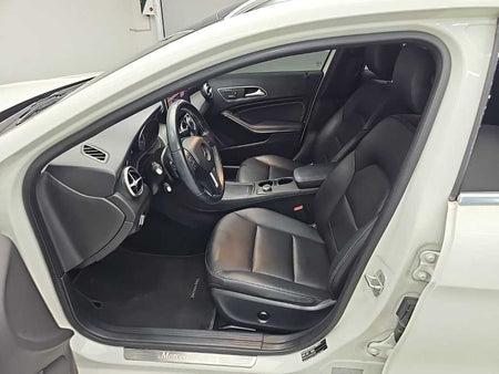 Mercedes-Benz GLA-Class — photo 11