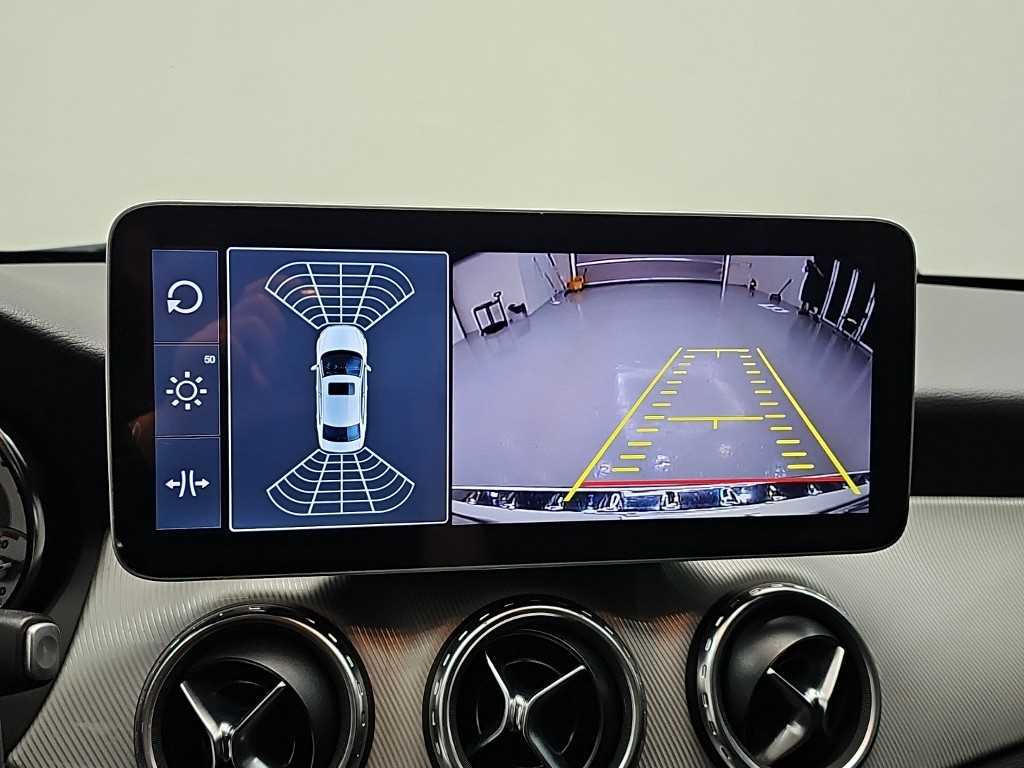 Mercedes-Benz GLA-Class — photo 15