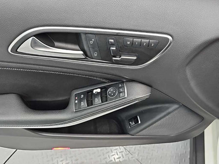 Mercedes-Benz GLA-Class — photo 16