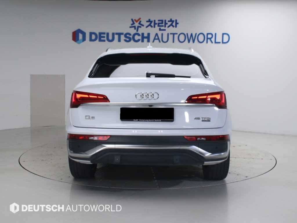 Audi Q5 — photo 04
