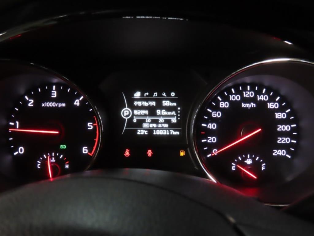 Kia Carnival — photo 05