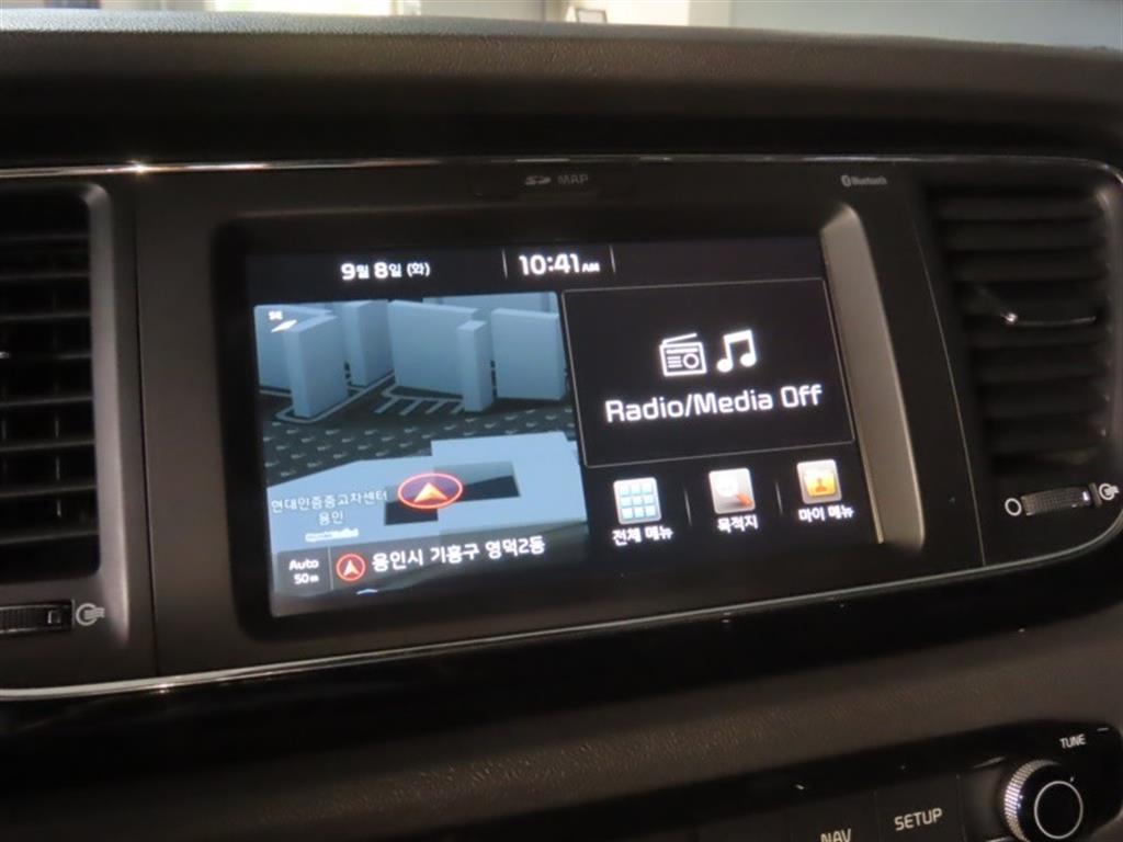 Kia Carnival — photo 08