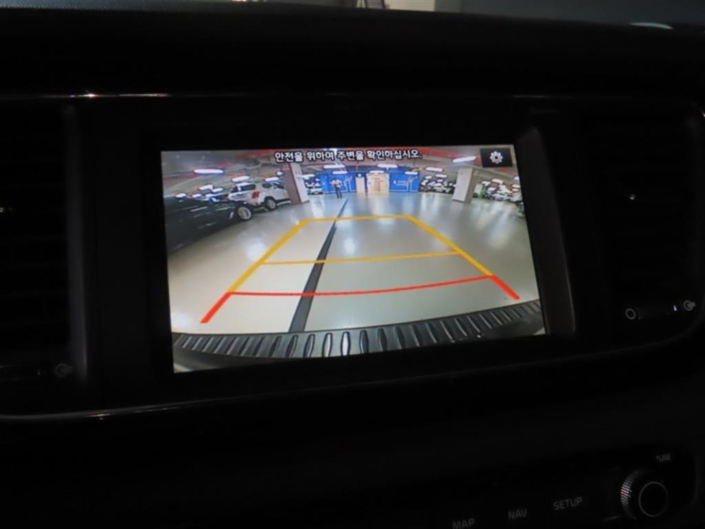 Kia Carnival — photo 09