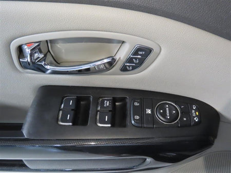Kia Carnival — photo 12