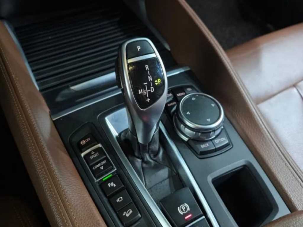 BMW X6 — photo 09