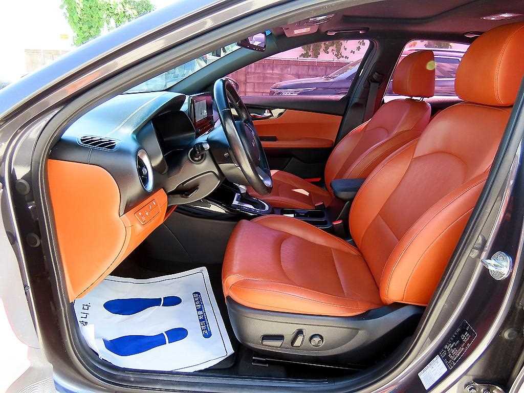 Kia K3 — photo 05