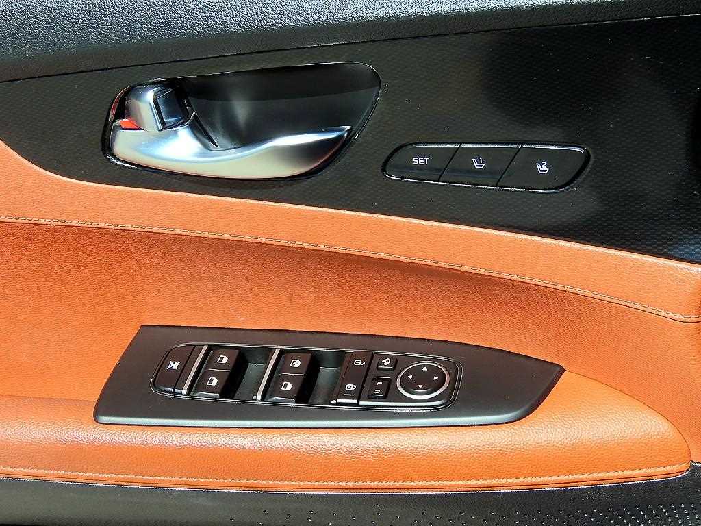 Kia K3 — photo 11