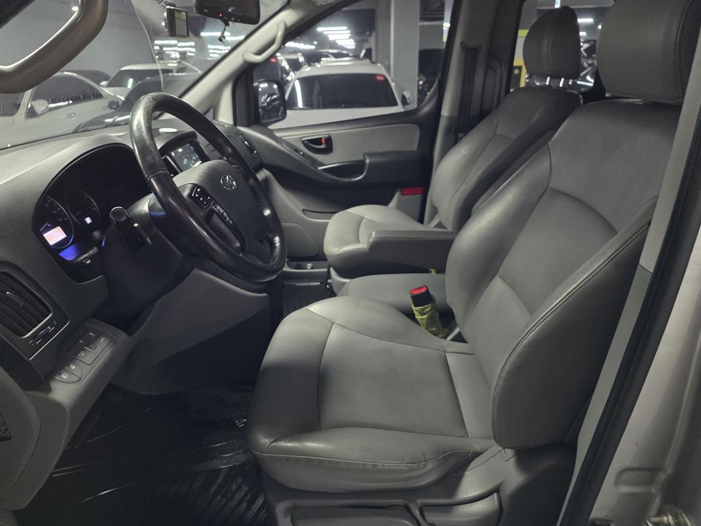 Hyundai Starex — photo 08