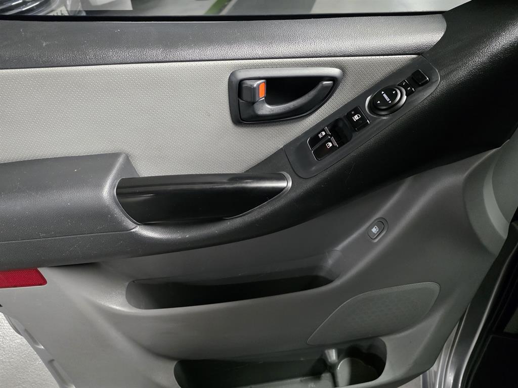 Hyundai Starex — photo 11