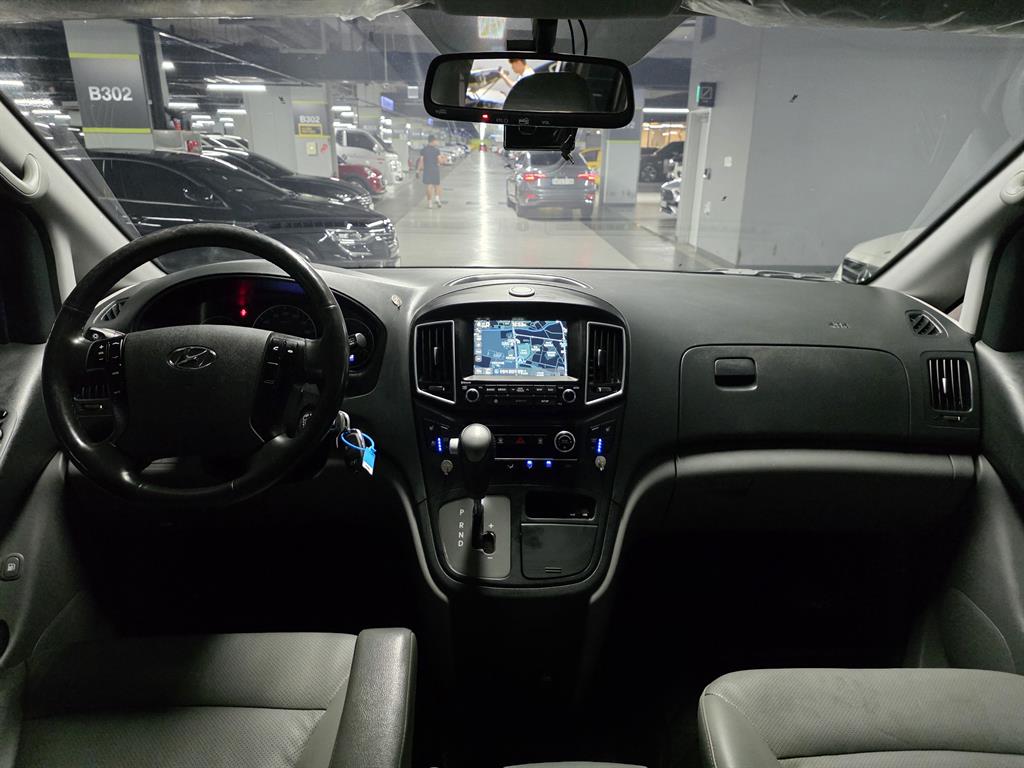 Hyundai Starex — photo 12