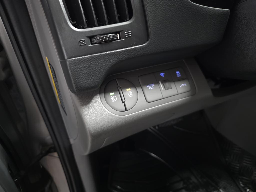 Hyundai Starex — photo 13
