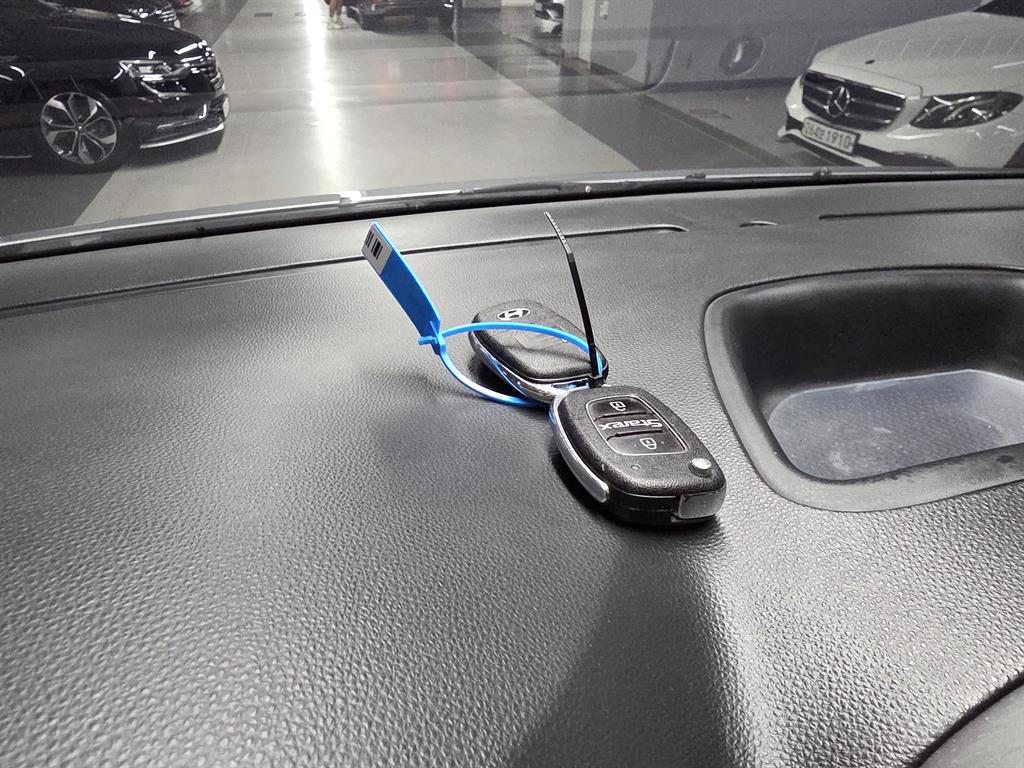 Hyundai Starex — photo 20