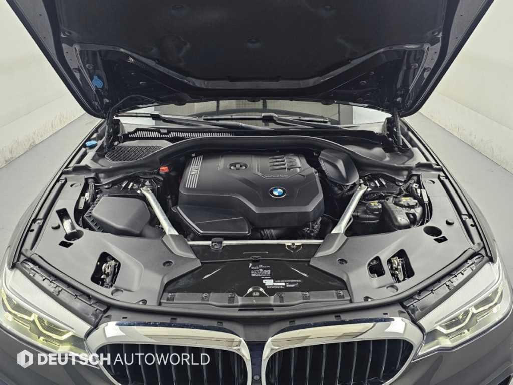 BMW 5-Series — photo 06