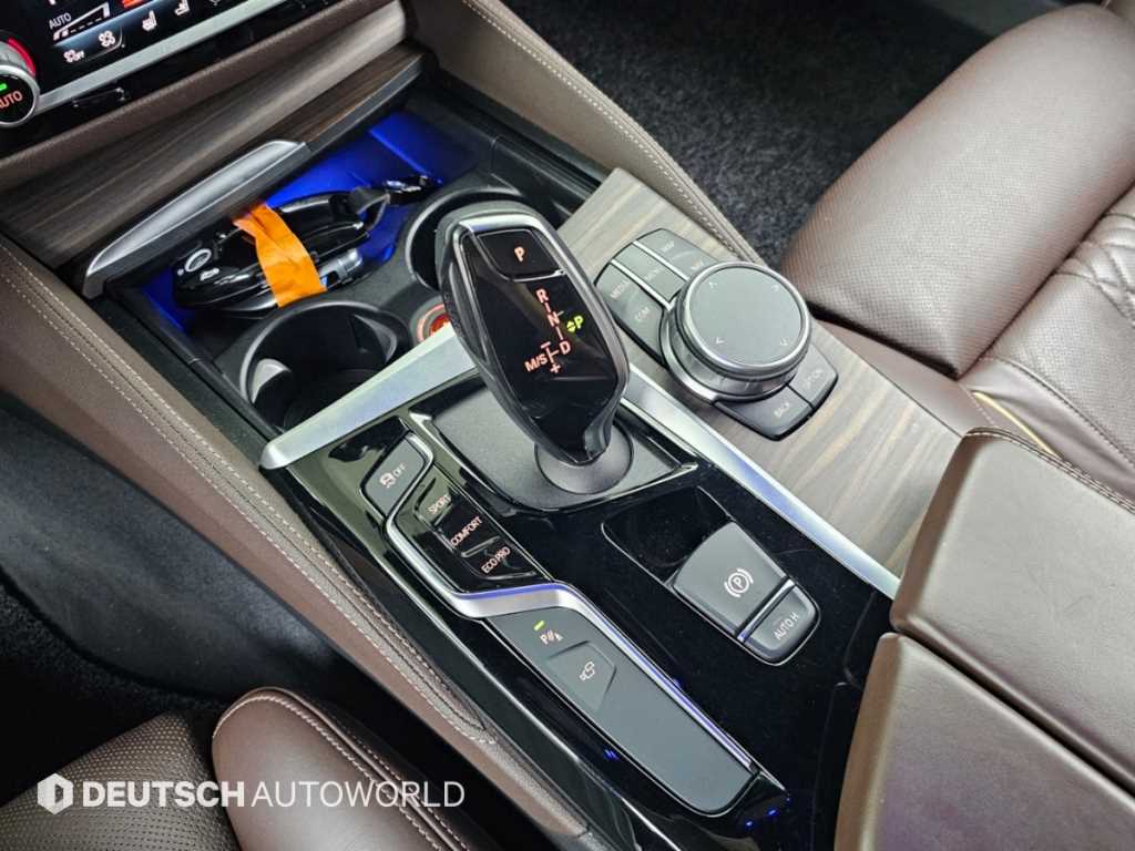 BMW 5-Series — photo 09