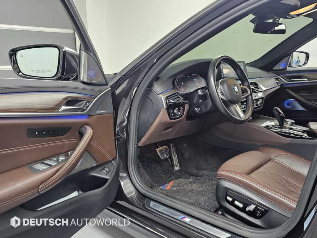 BMW 5-Series — photo 11