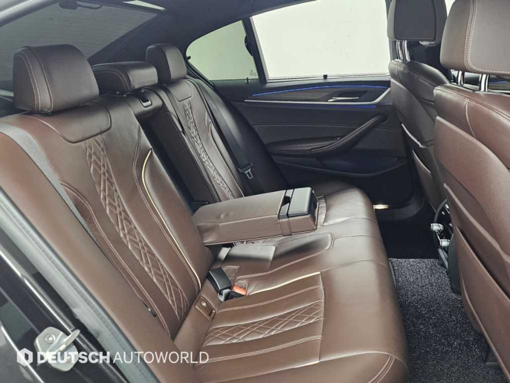 BMW 5-Series — photo 12