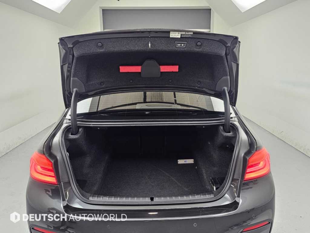 BMW 5-Series — photo 19