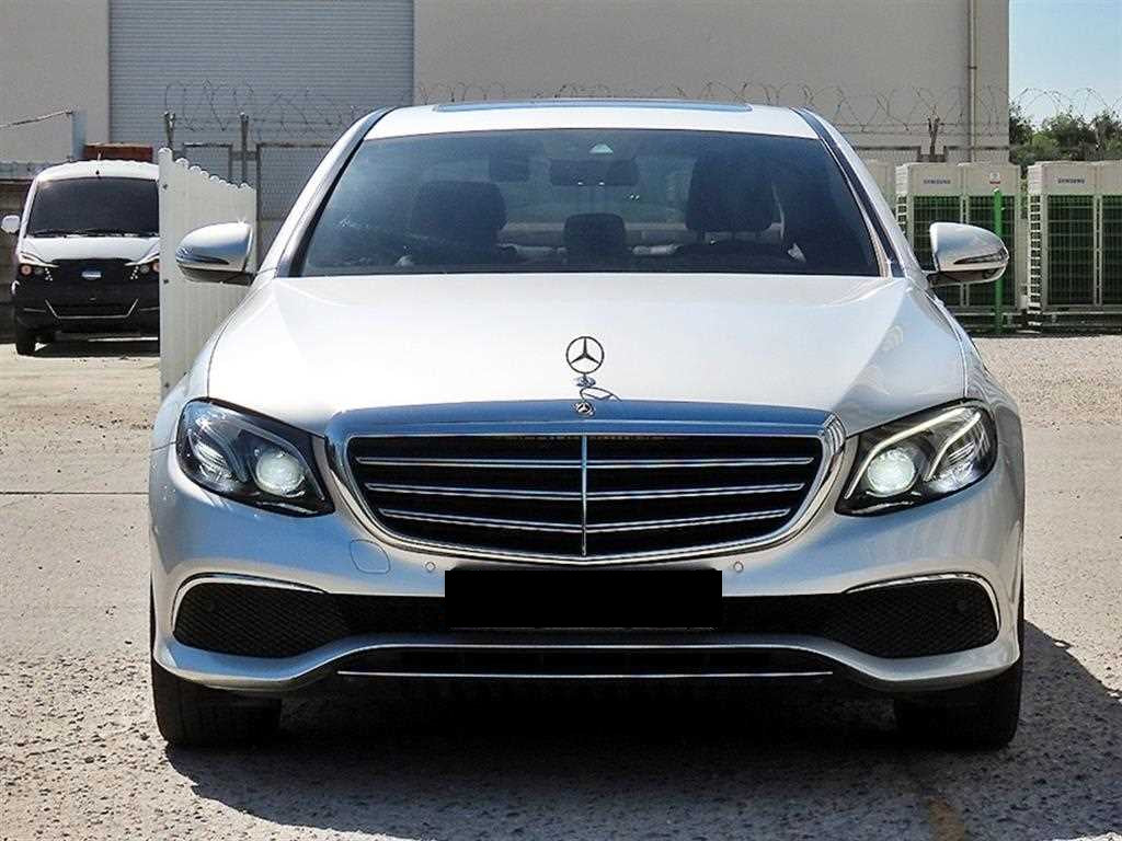 Mercedes-Benz E-Class — photo 01