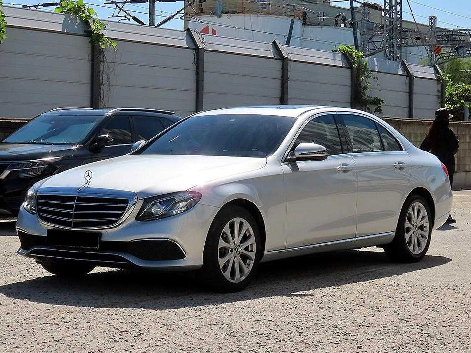 Mercedes-Benz E-Class — photo 02