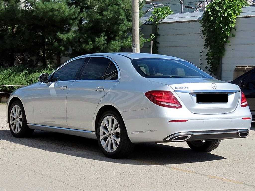 Mercedes-Benz E-Class — photo 03
