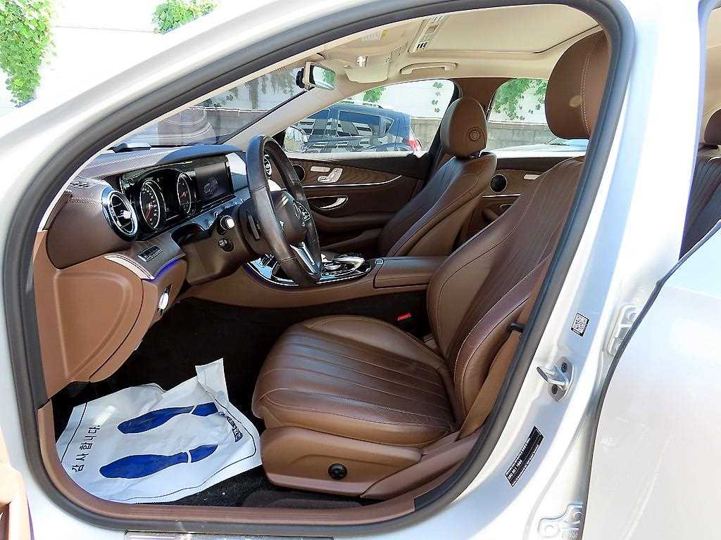 Mercedes-Benz E-Class — photo 05