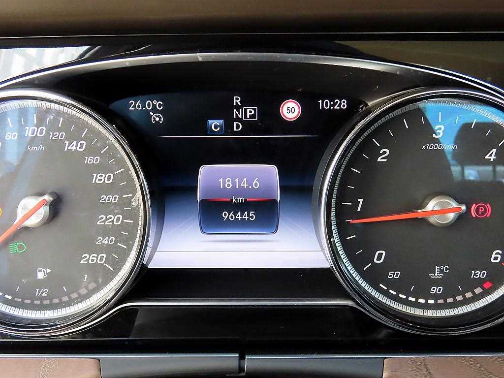 Mercedes-Benz E-Class — photo 09