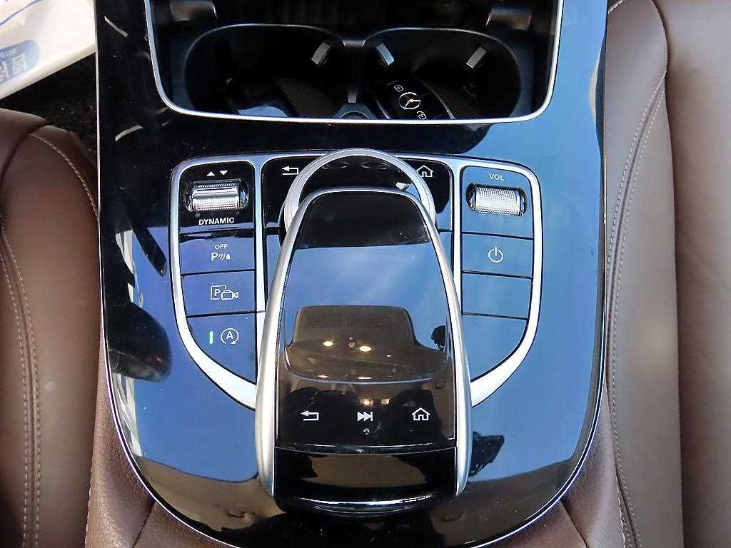 Mercedes-Benz E-Class — photo 13